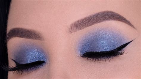 simple blue eyeshadow looks.